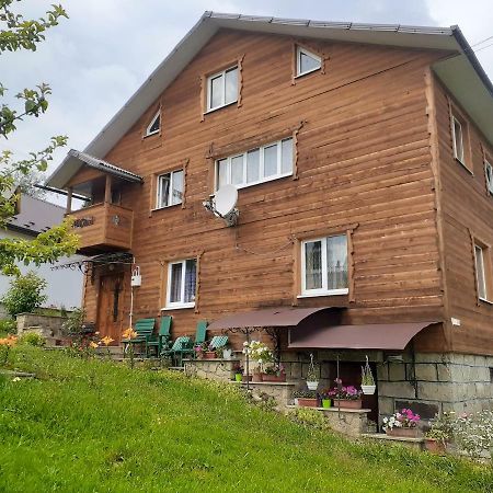 Kатруся Hotell Jaremtsje Eksteriør bilde