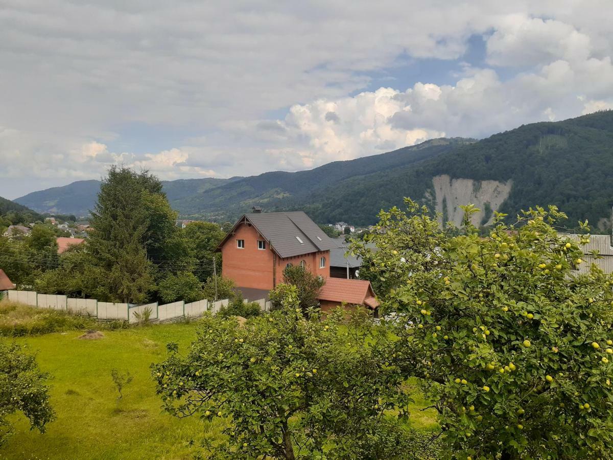 Kатруся Hotell Jaremtsje Eksteriør bilde